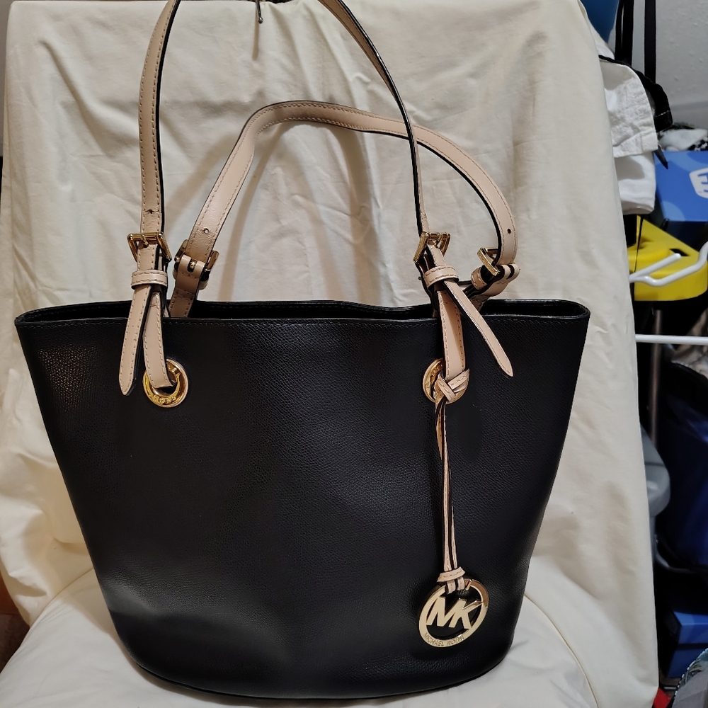 Michael Kors Jet Set Black, Purse Pillow Included